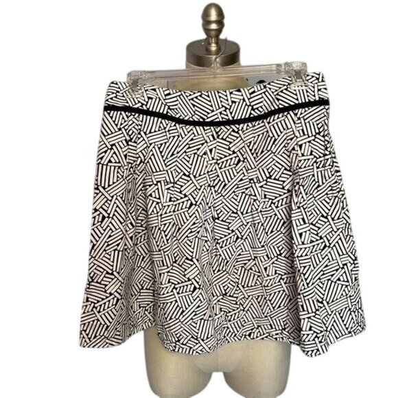 Ann Taylor Loft Black & White Geometric Print Mini Skirt Women's Size 0P - Picture 1 of 4